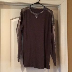 MEN’S thermal brown and camo long-sleeved shirt